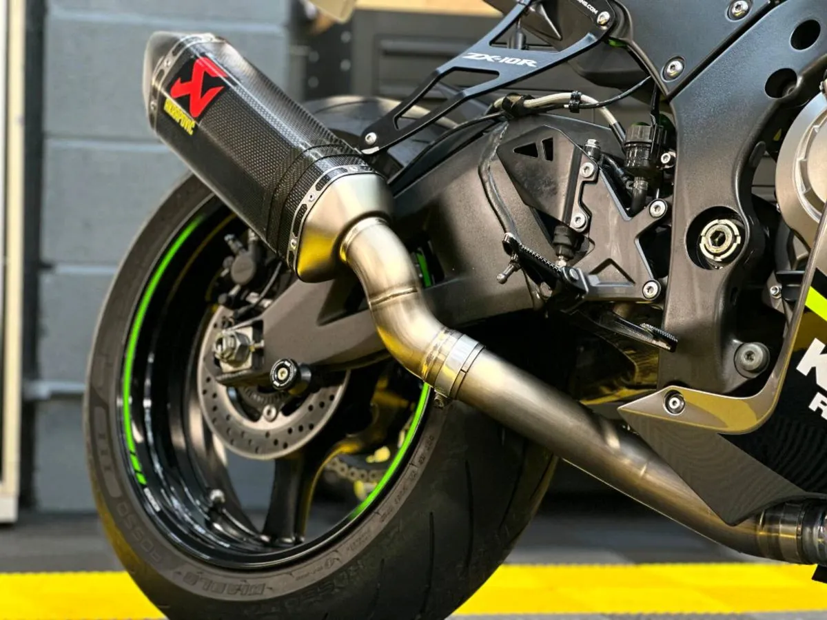 182 Kawasaki ZX10R - Image 4