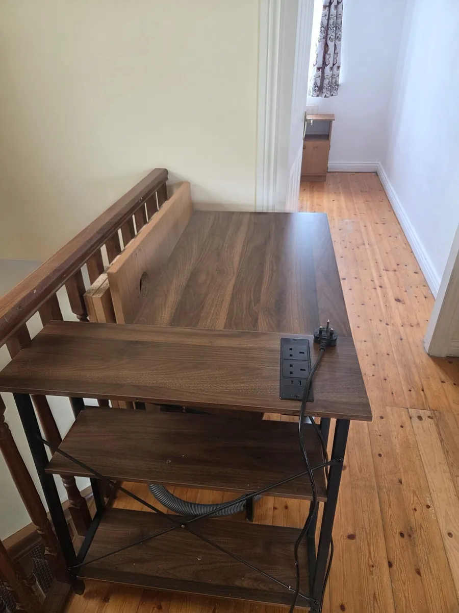Desk with plug - Image 2