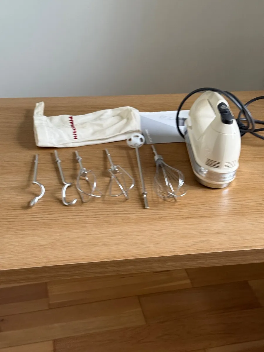 Kitchen Aid, Almond Cream, 9 Speed Hand Mixer. - Image 1