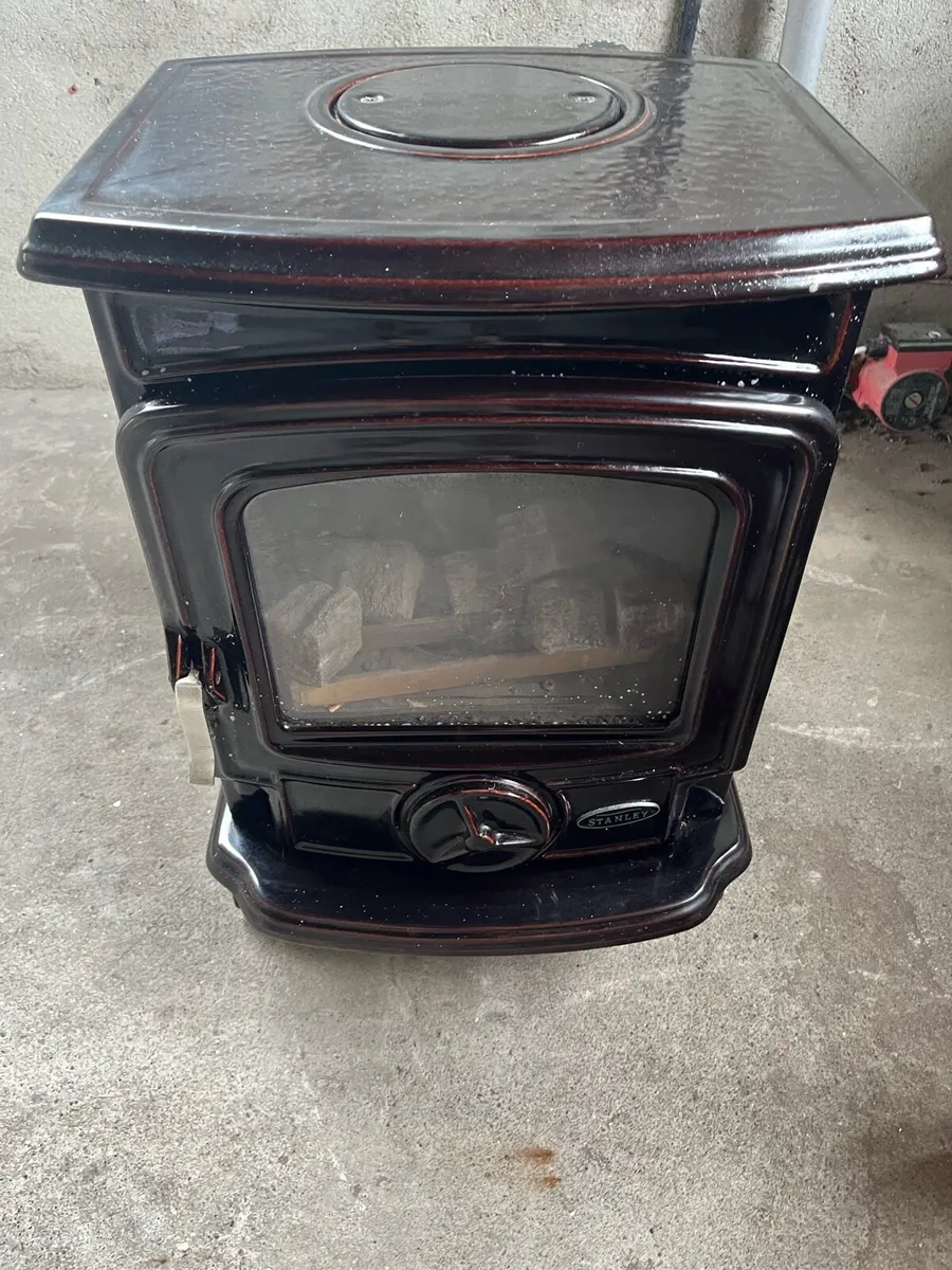 Stanley oil stove - Image 1
