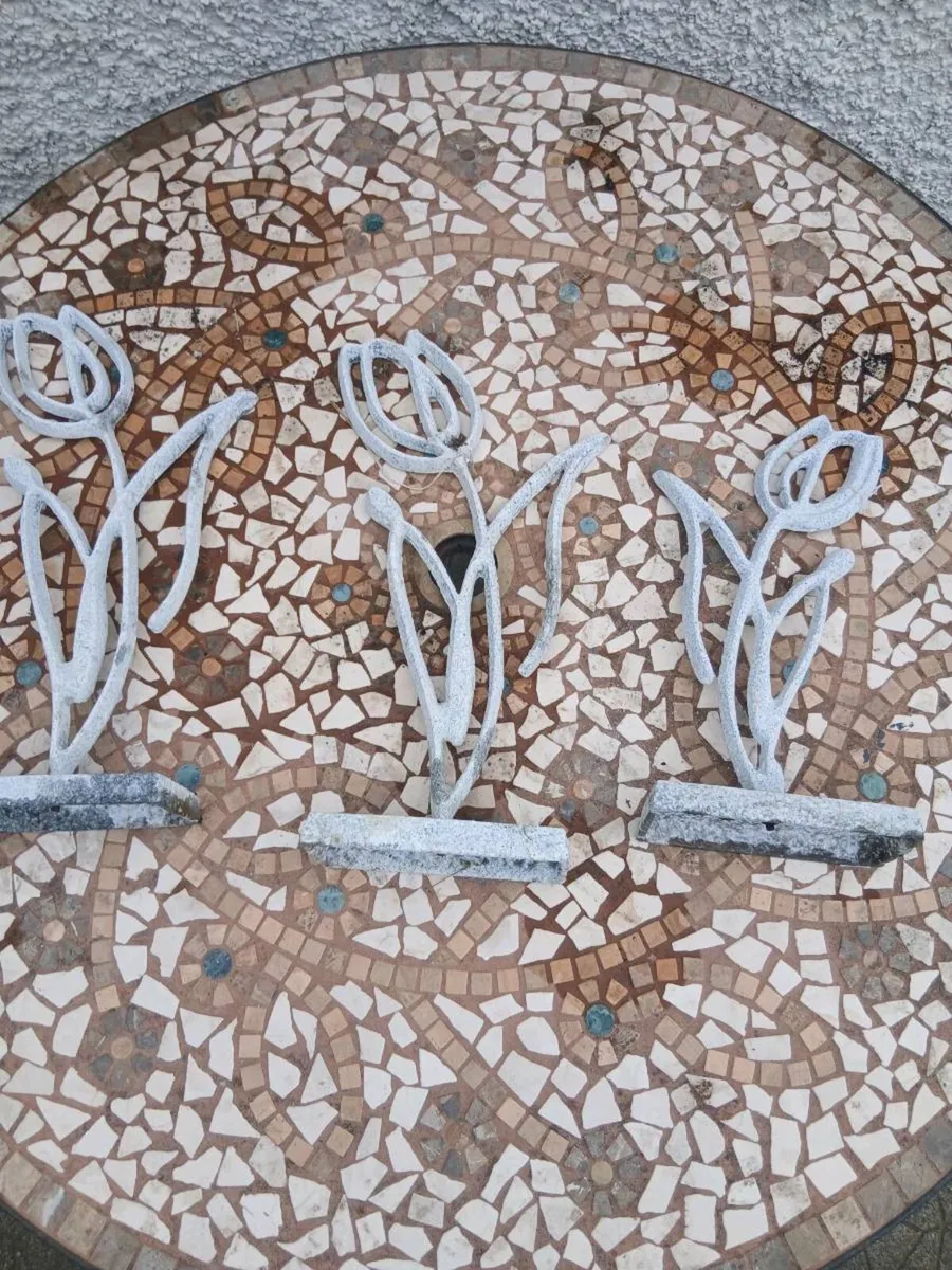 Metal tulips ornaments - Image 1