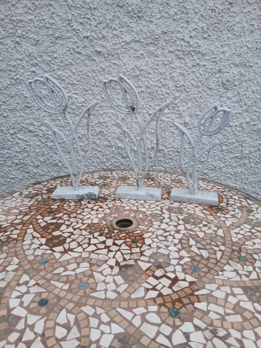 Metal tulips ornaments - Image 2