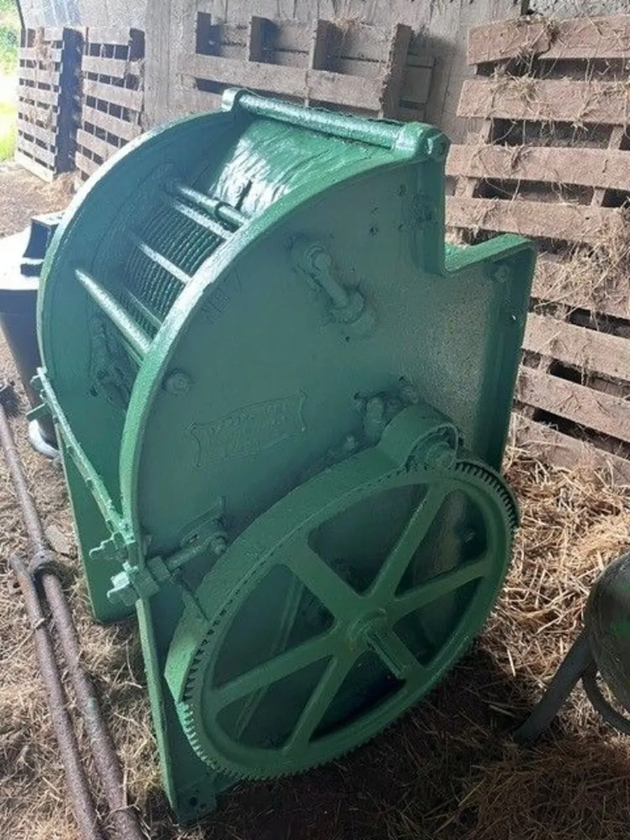 Vintage Horse Thresher & Pot - Image 2