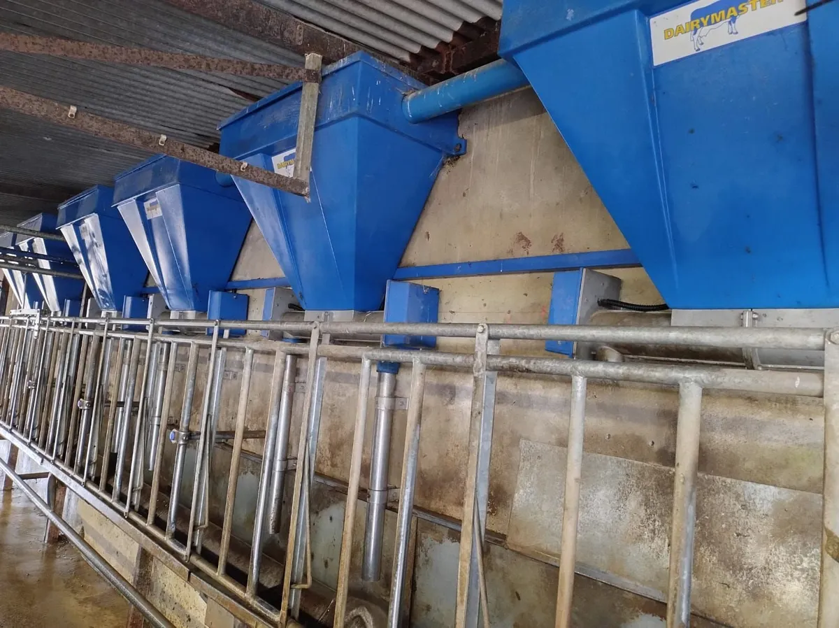 Dairymaster milking machine 12 unit - Image 4
