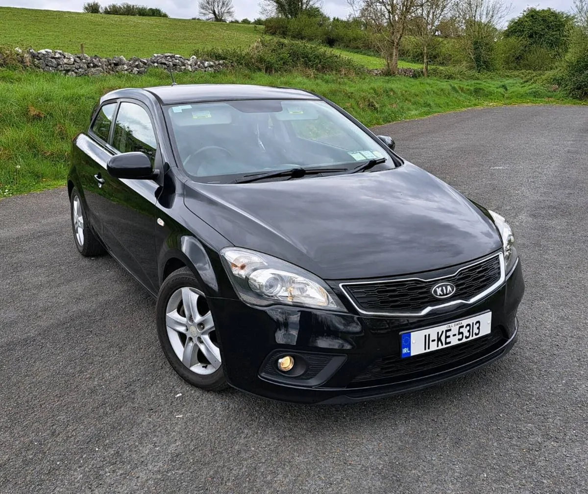 2011 Kia Proceed - Image 2