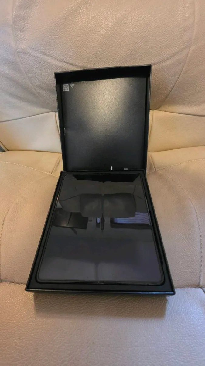 Samsung Galaxy Z Fold5  512GB  Excellent Condition - Image 3