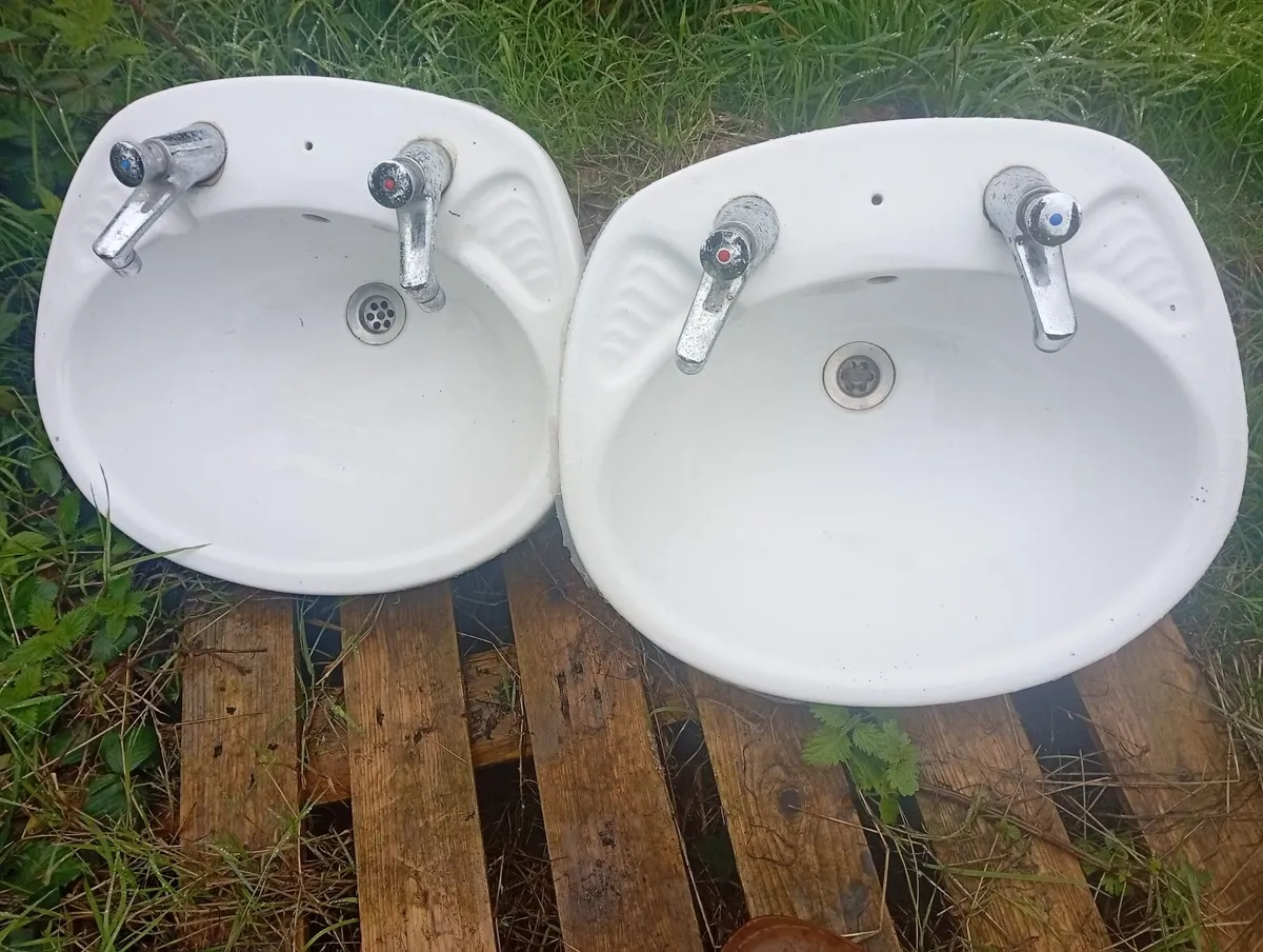 Taps and sink - Image 2