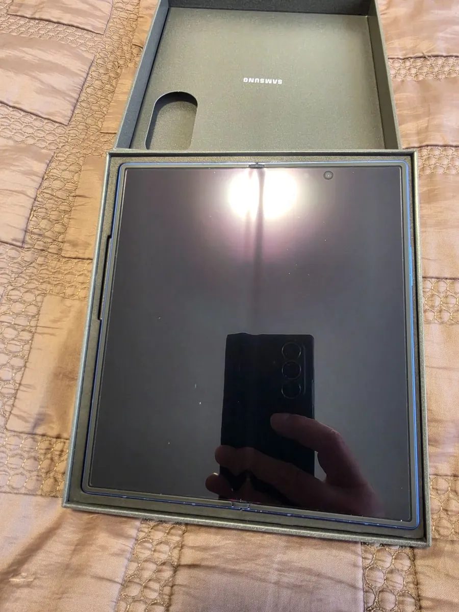 Samsung Galaxy Fold 7 512GB - Image 3