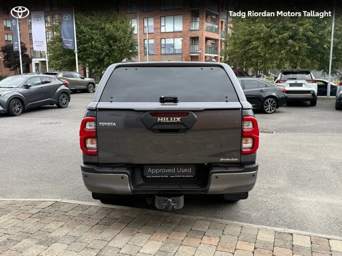 Toyota Hilux HILUX 2.8 INVINCIBLE AUTO - Image 4