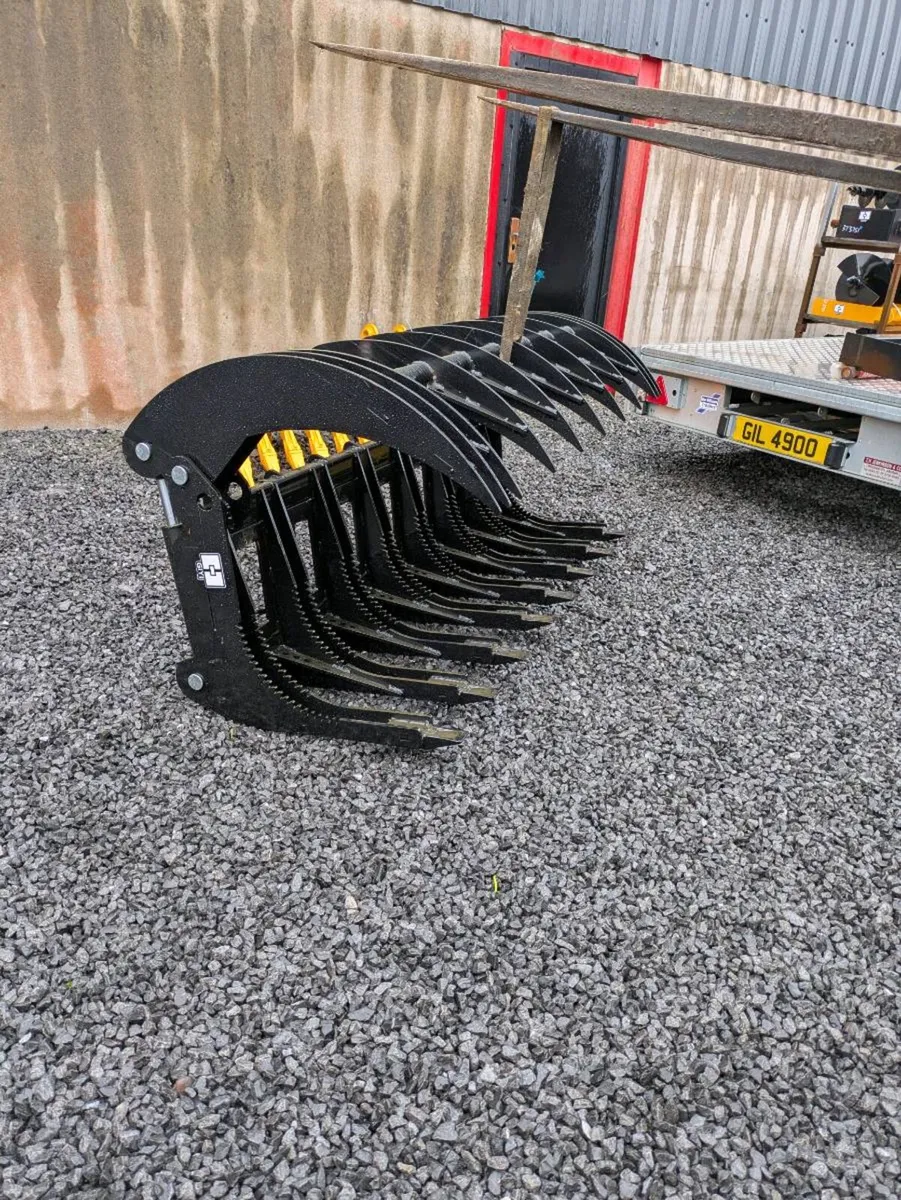 Log grab - Image 1