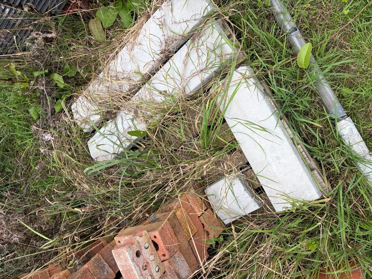 mix of new and used red bricks - Image 4