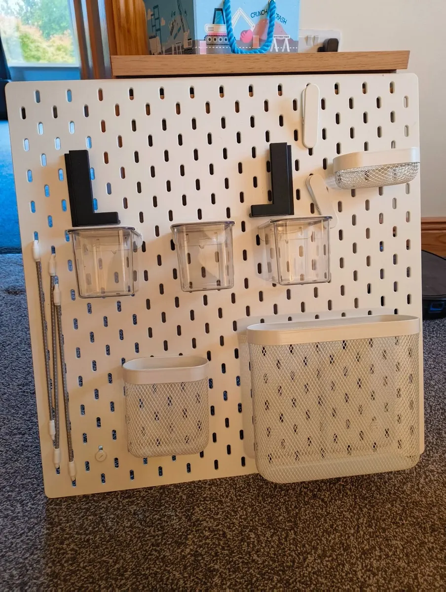 Wall pegboard display and organizer - Image 1