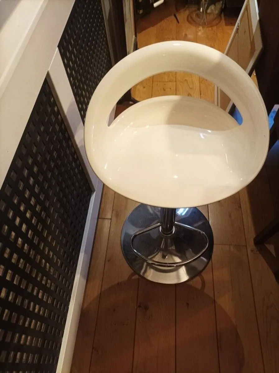 Bar stool - Image 1
