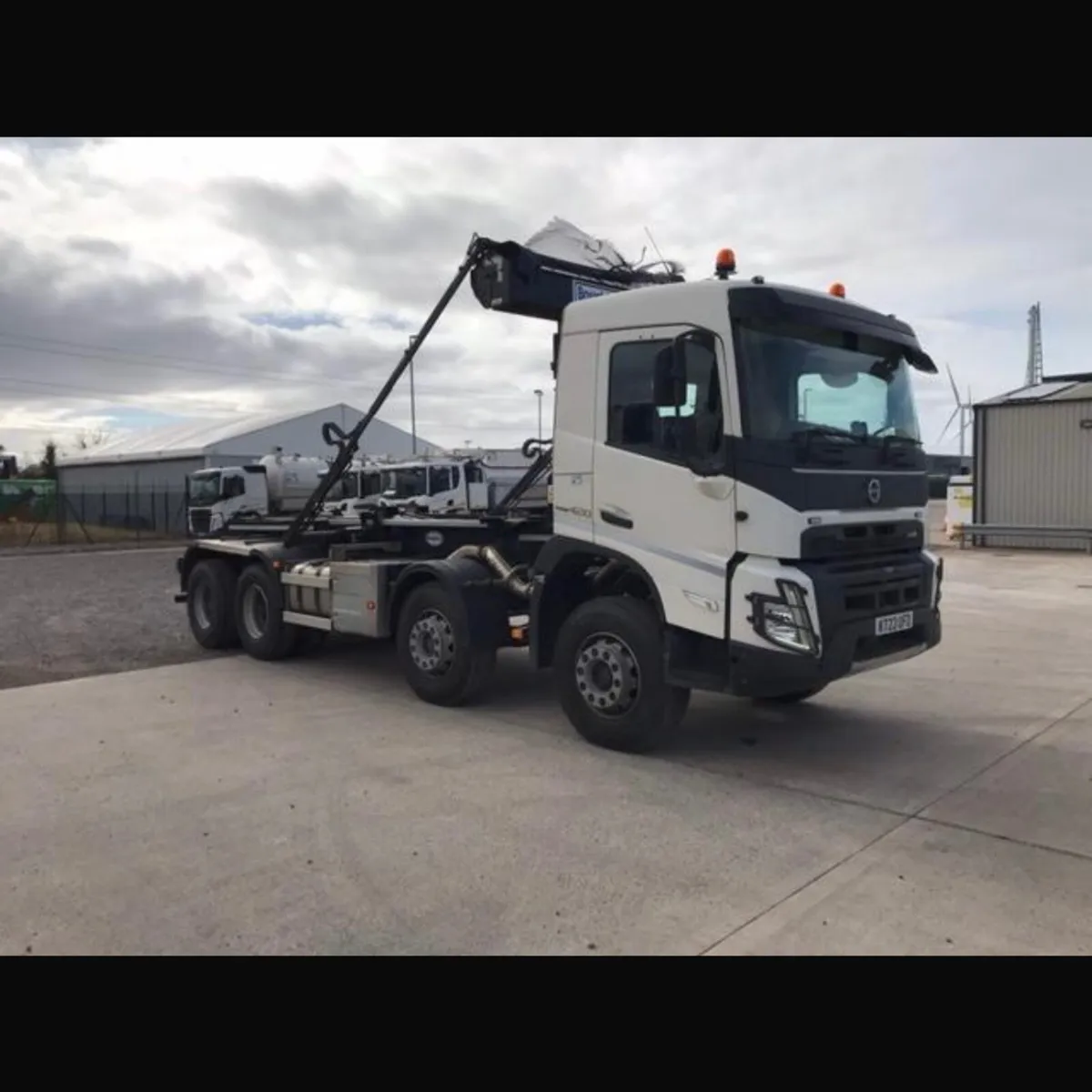 Volvo Hookloader - Image 1