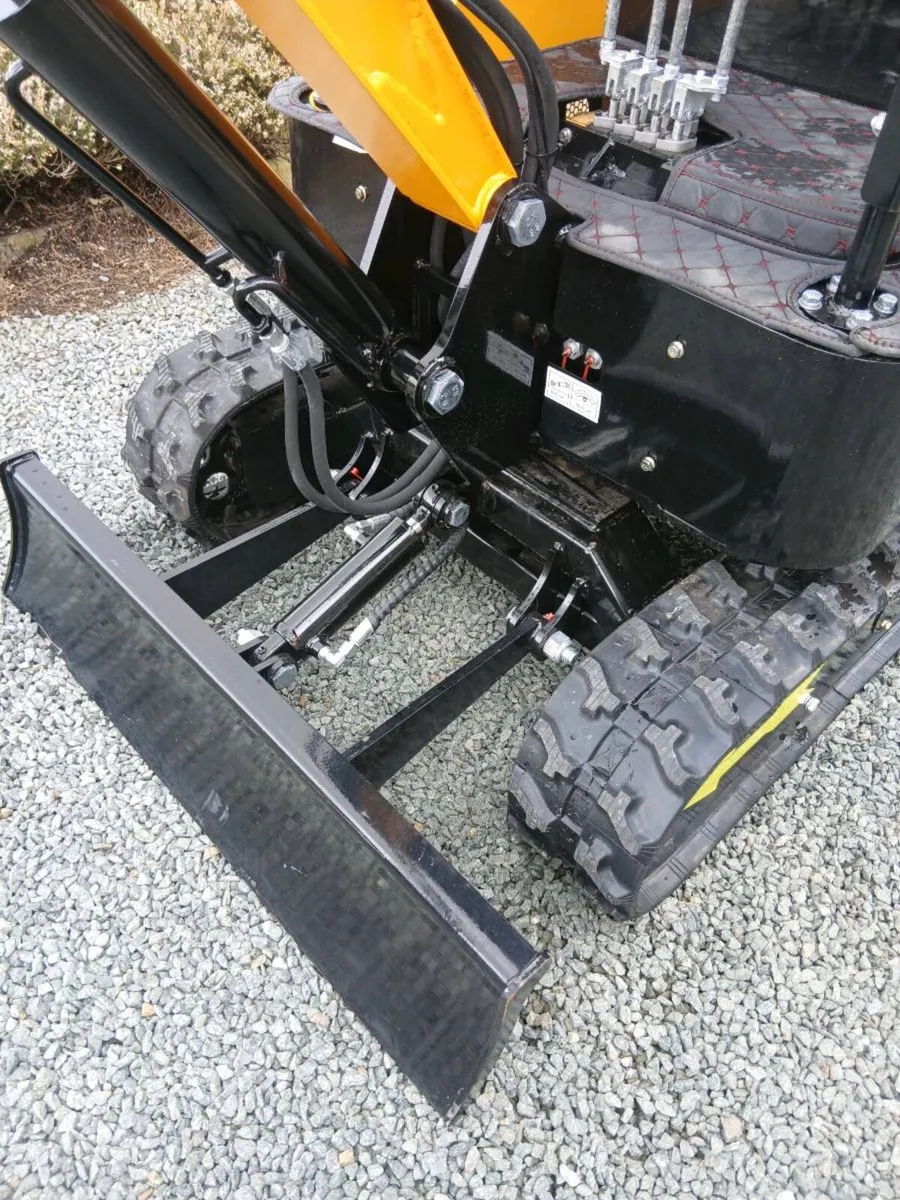 NEW 1.5 MINI DIGGERS - Image 4