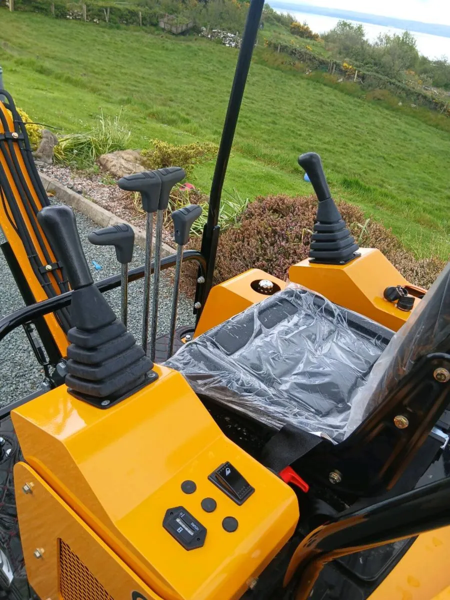 NEW 1.5 MINI DIGGERS - Image 2