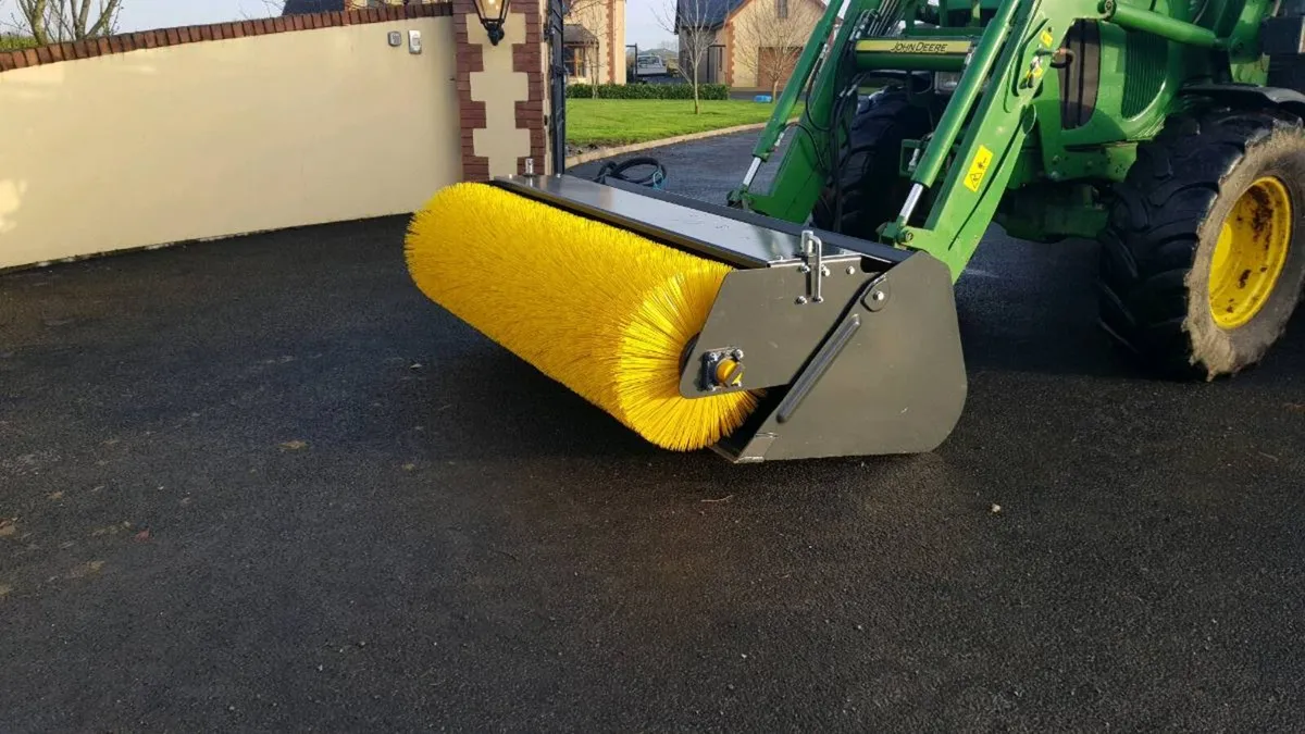 Sweeper bucket 7ft - Image 1