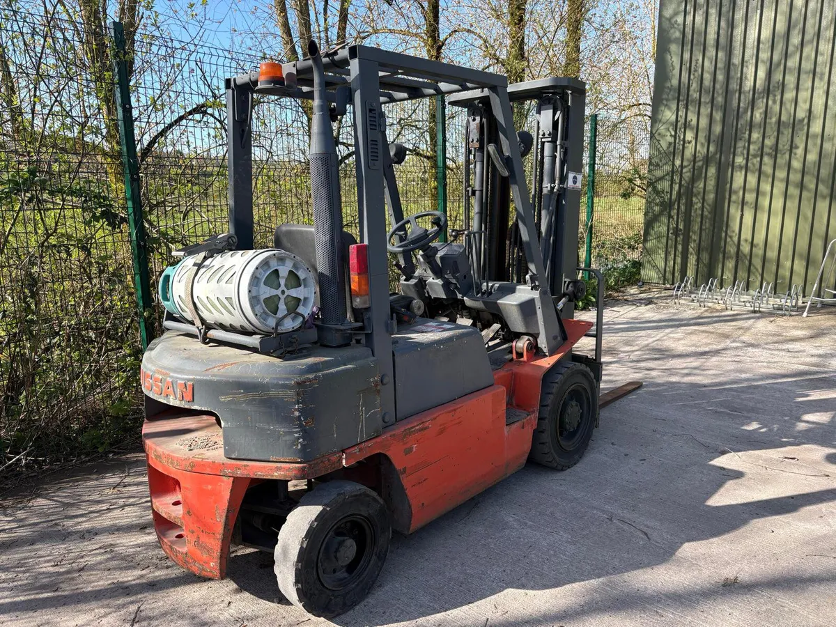 Nissan forklift - Image 2
