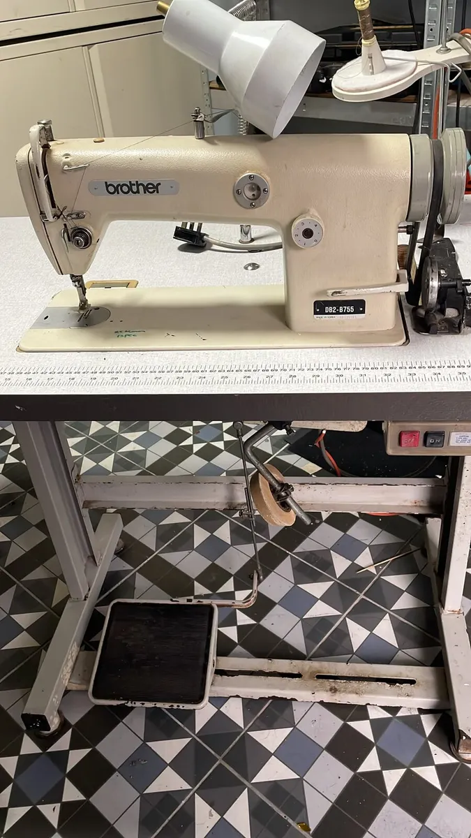 Industrial sewing machine
Brother DB2-B755