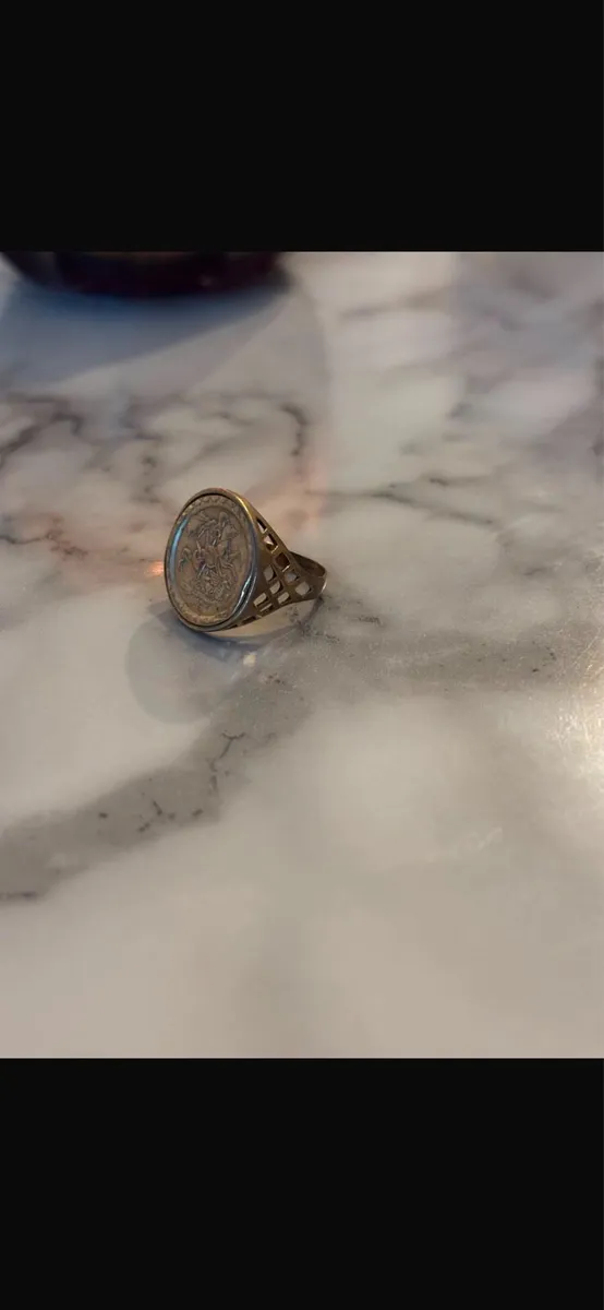 9ct gold sovereign - Image 1