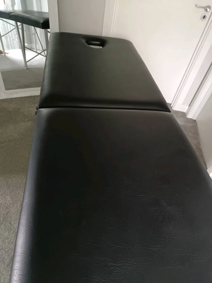 Massage table - Image 1