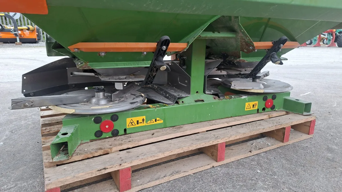 Amazone ZA-M 2 ton Fertilizer Spreader - Image 4