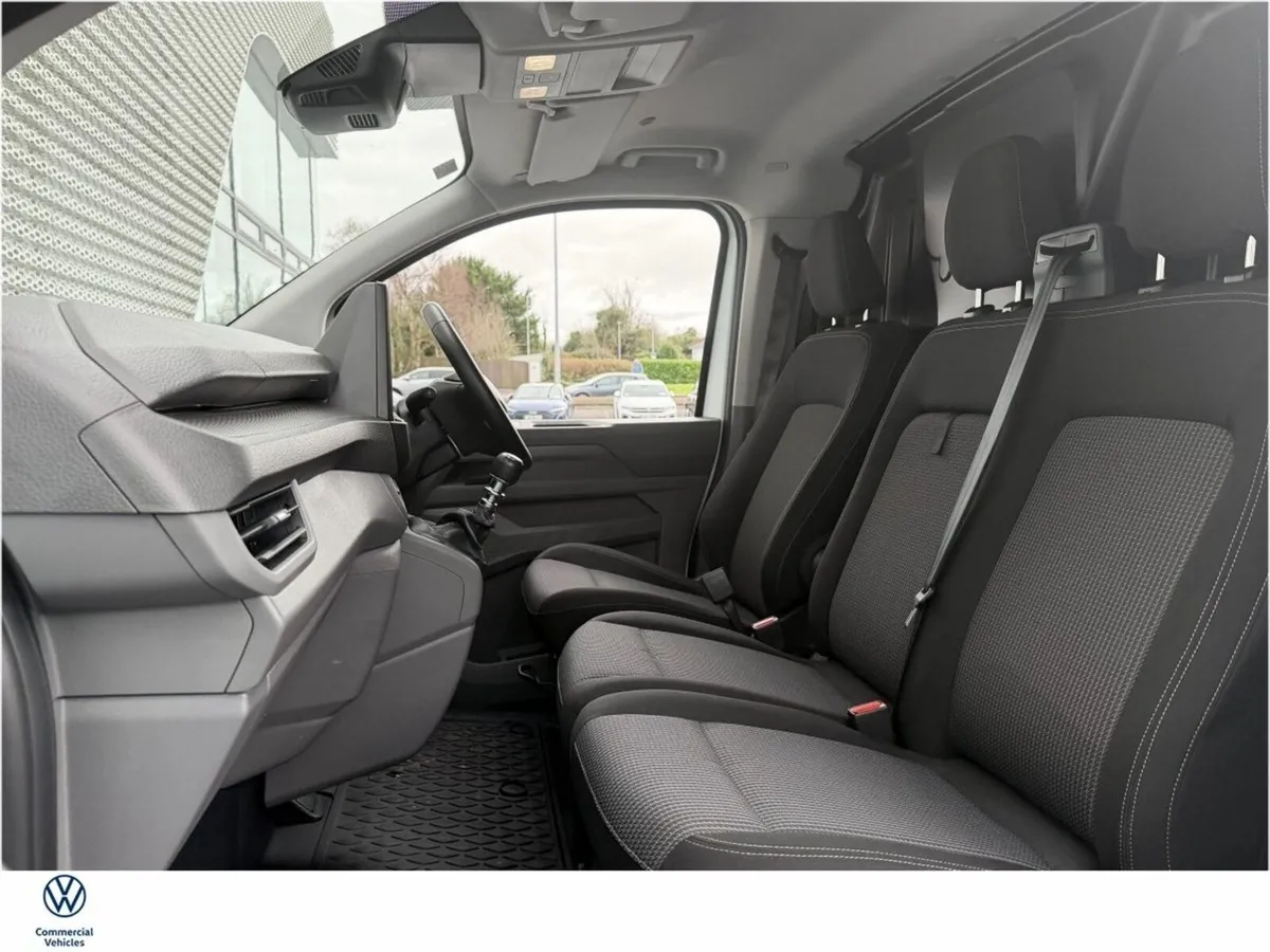 Volkswagen Transporter TRENDLINE T28 SWB 110HP  M6 - Image 4
