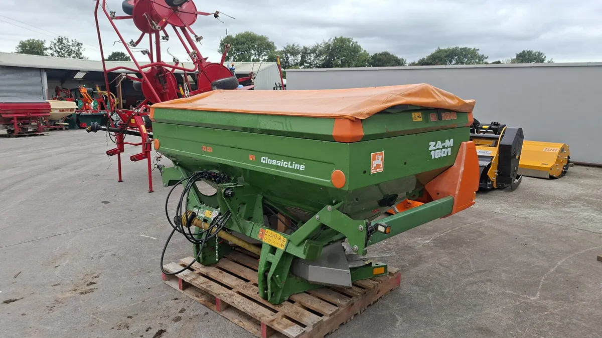 Amazone ZA-M 2 ton Fertilizer Spreader - Image 3