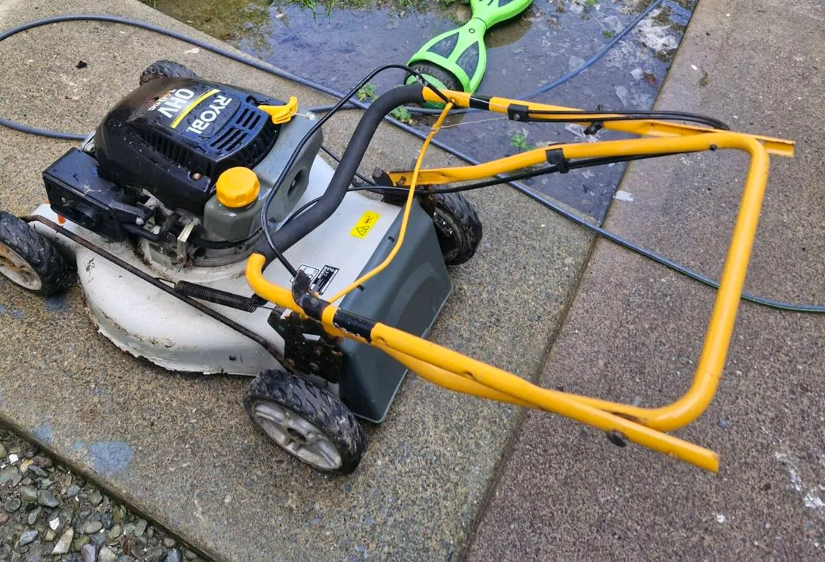 Lawnmower for sale - Image 2