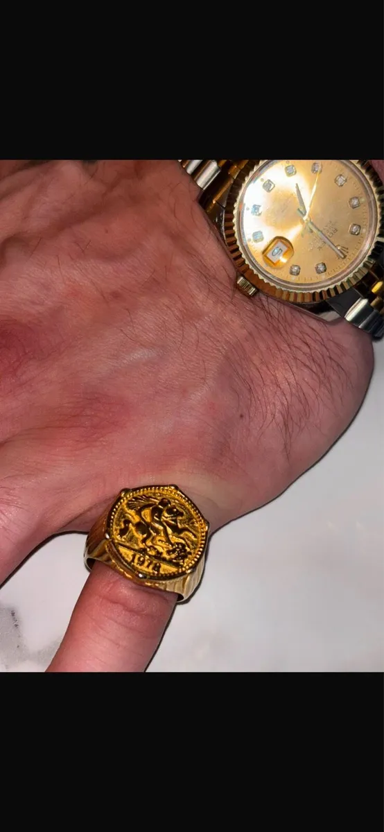 2 9ct gold plated sovereign rings - Image 2