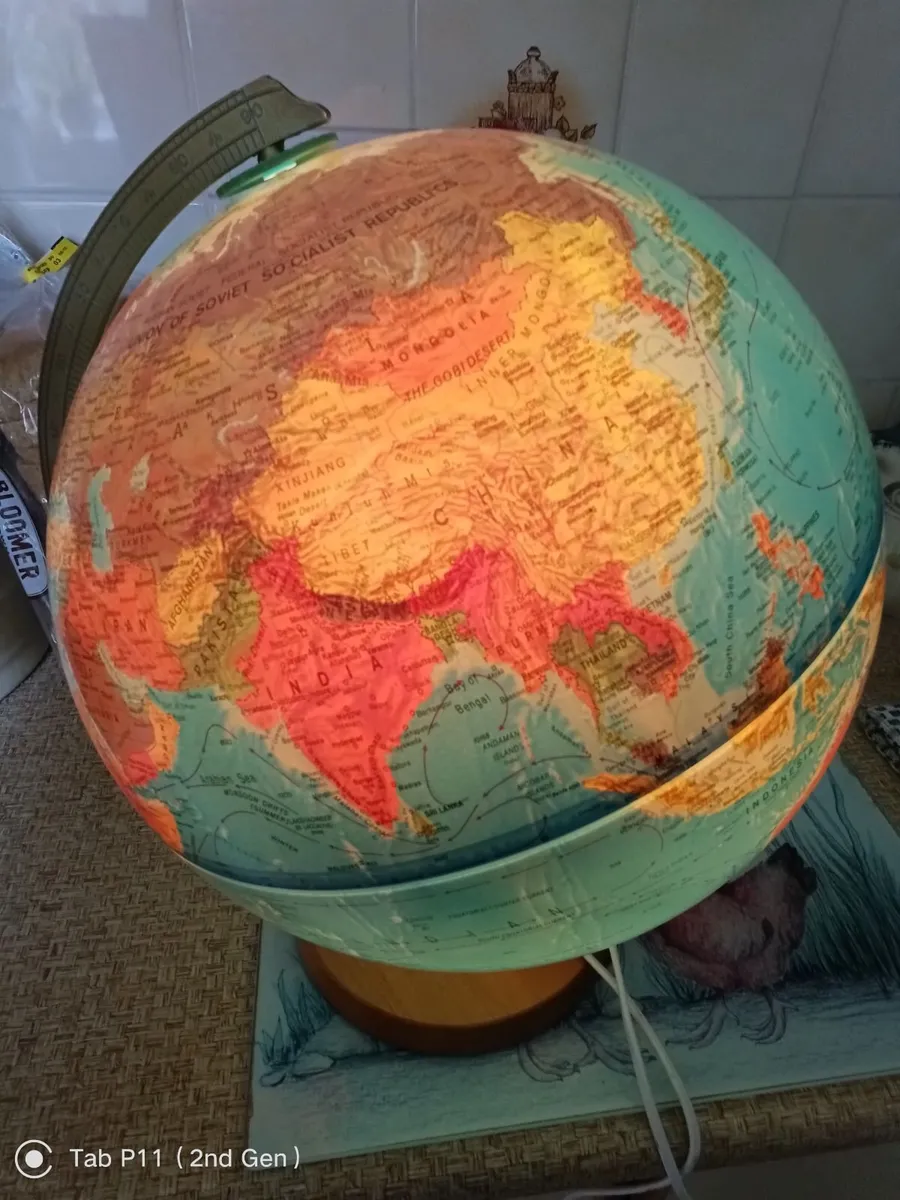 Illuminated globe - Image 1