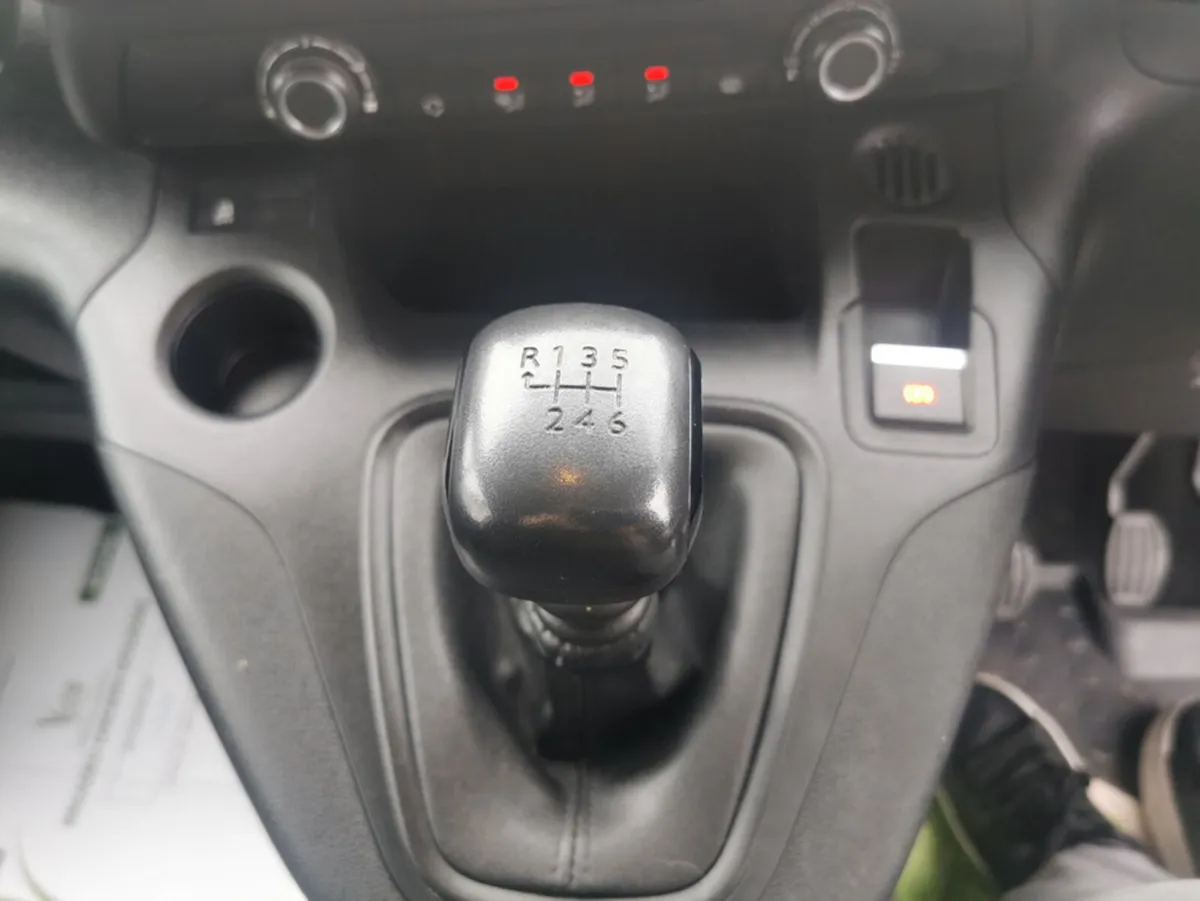 Opel Combo L1H1-1.5 100PS DIESEL 6SPEED MANUAL MY2 - Image 3