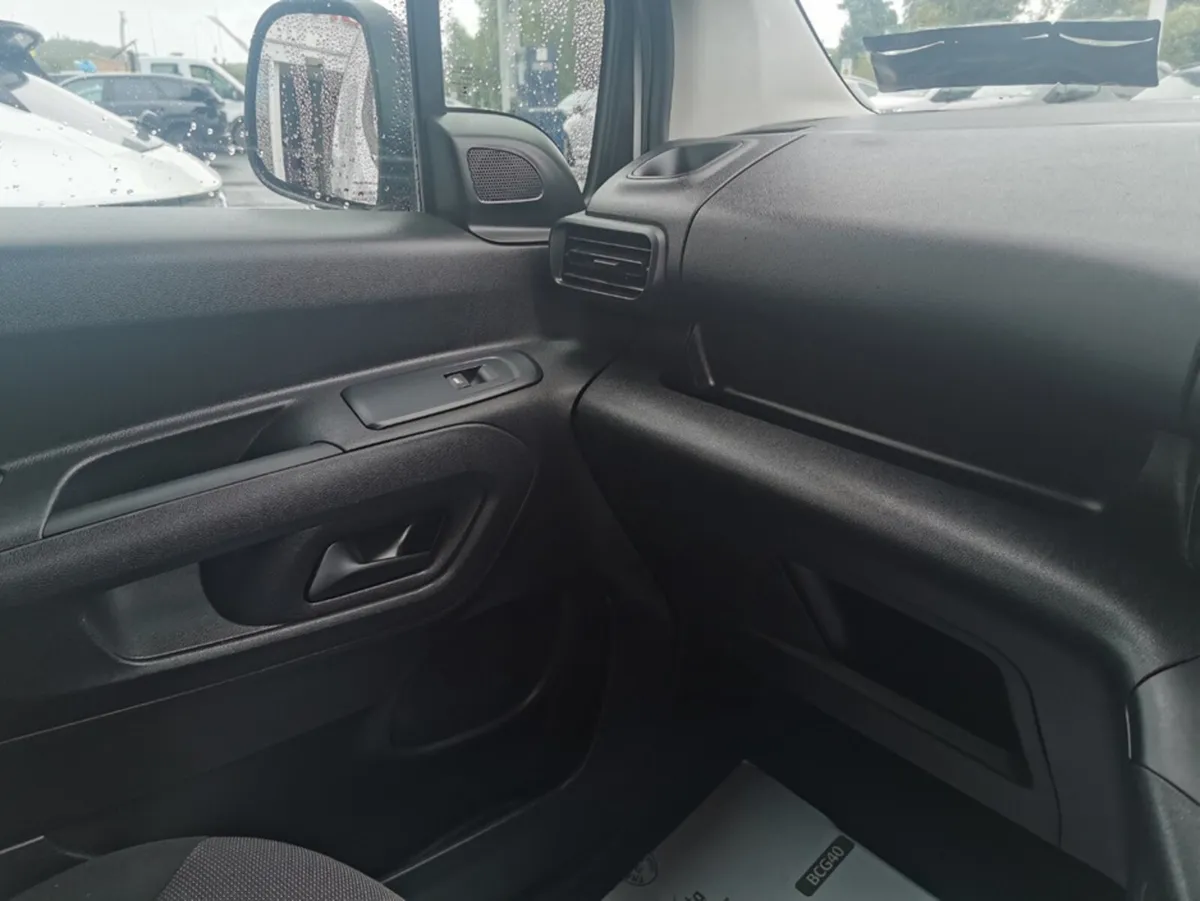 Opel Combo L1H1-1.5 100PS DIESEL 6SPEED MANUAL MY2 - Image 4