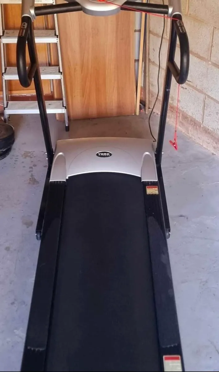 York aspire treadmill 1-16km / 1-10% incline - Image 1