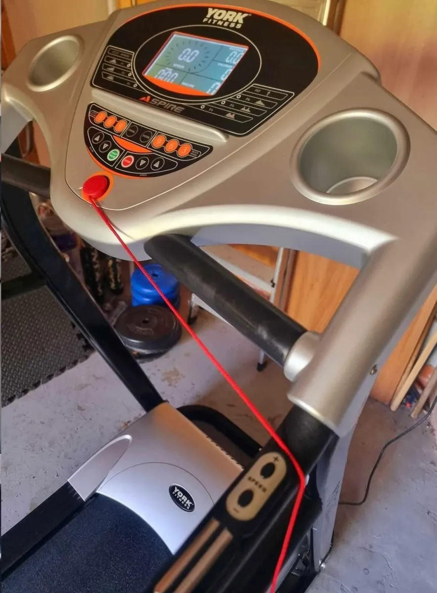 York aspire treadmill 1-16km / 1-10% incline - Image 3