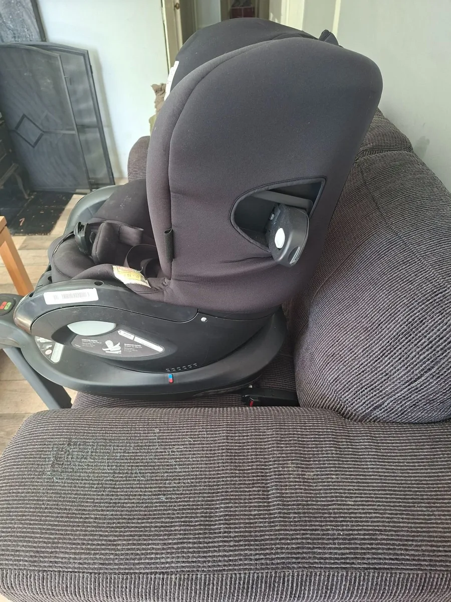 Isofix child carseat - Image 1