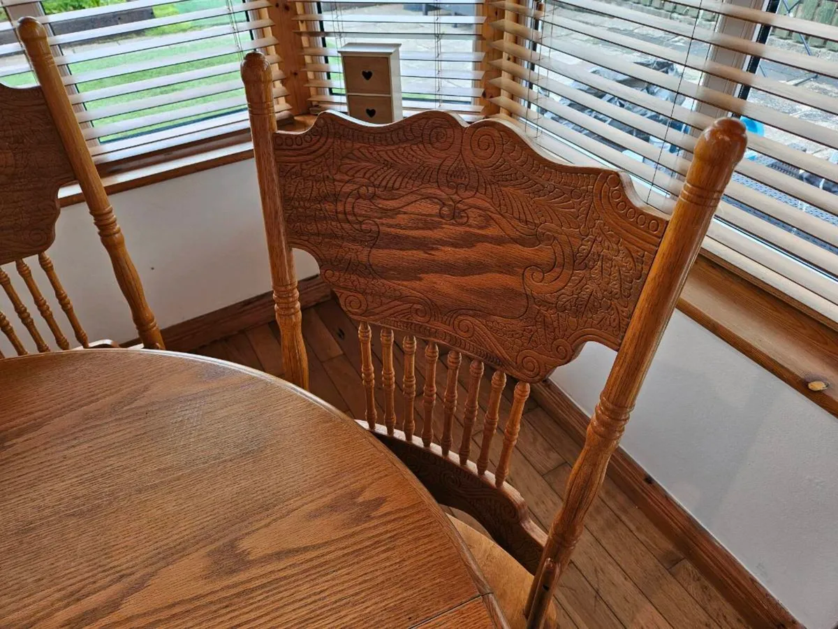 Solid pine table and 4 chairs - Image 3