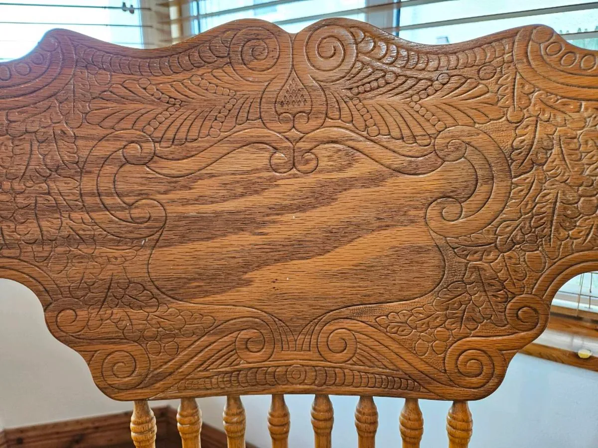 Solid pine table and 4 chairs - Image 4