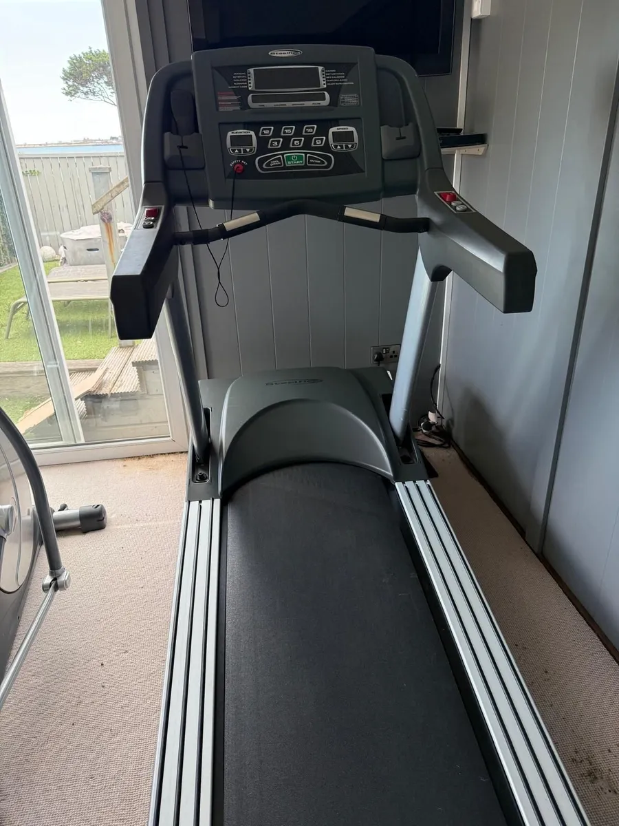 SteelFlex XT-7600 Treadmill - Image 2