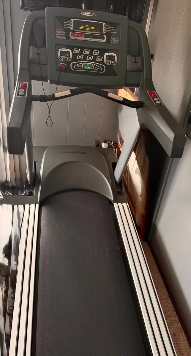 SteelFlex XT-7600 Treadmill - Image 4