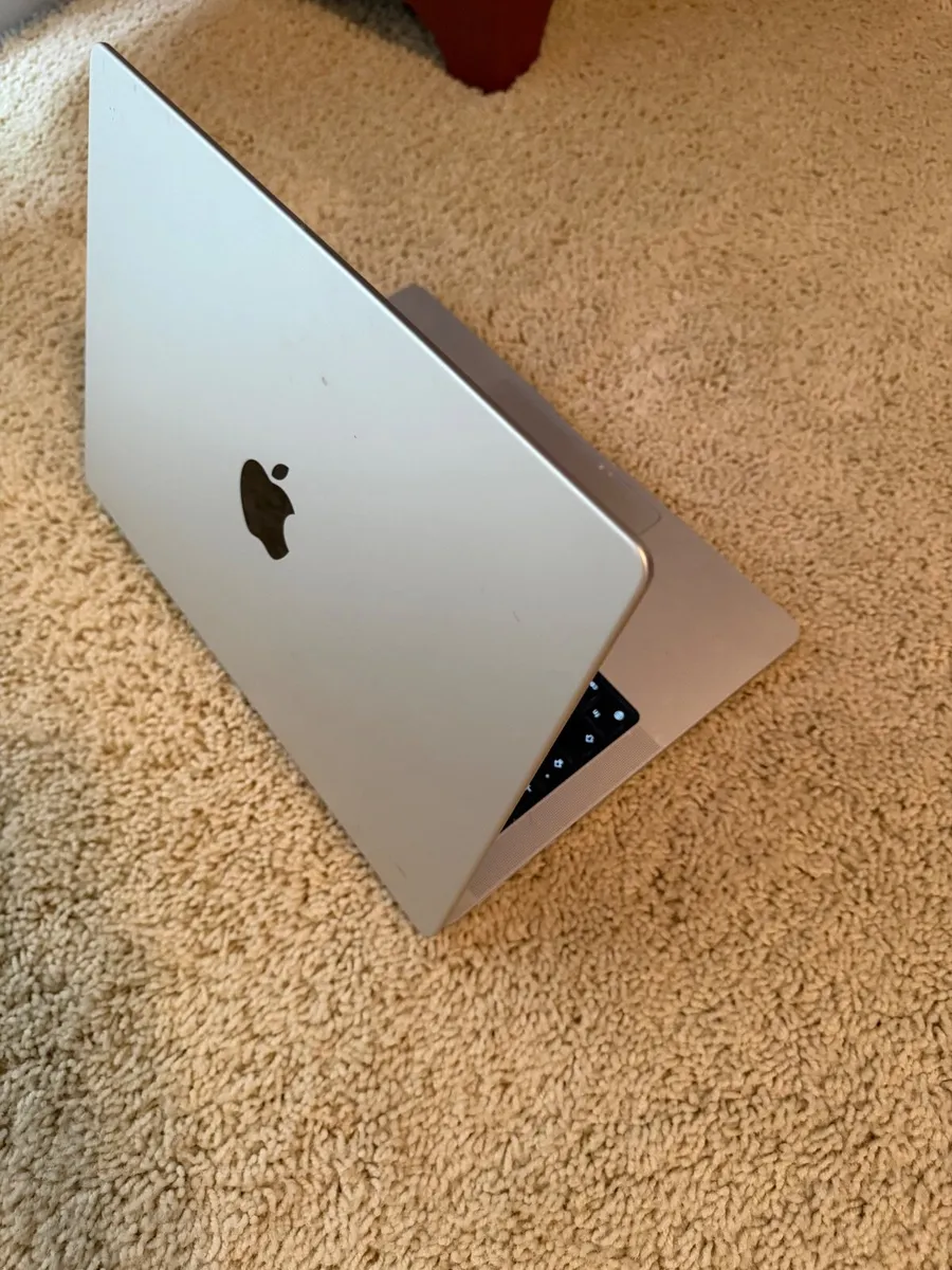MacBook Pro 14” M4 - Image 2