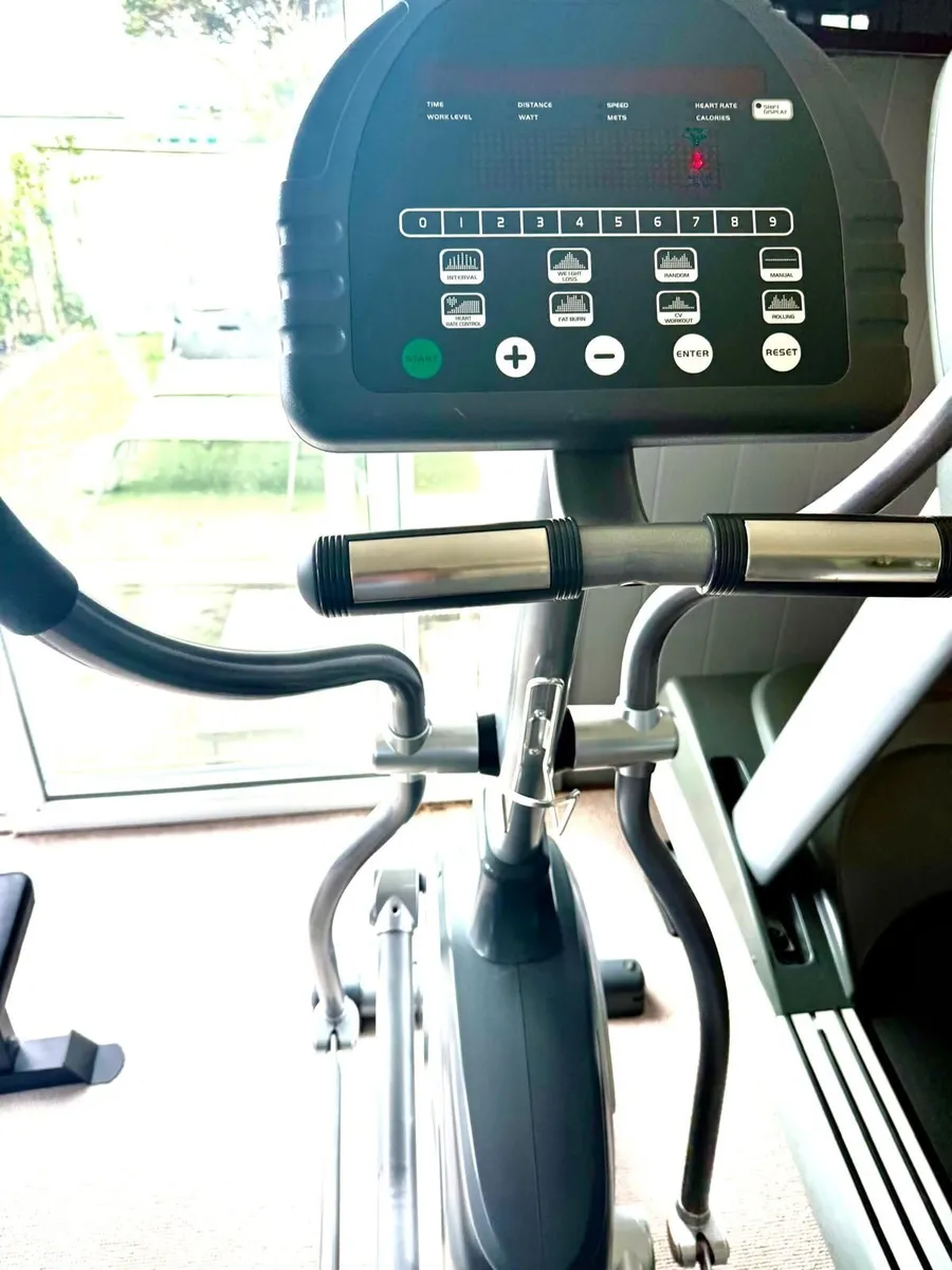 SteelFlex XE-7400 Elliptical - Image 2