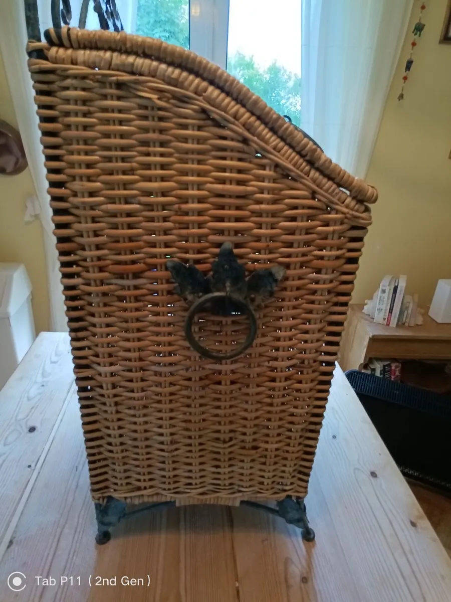 Large  Storage Wicker Basket. - Image 4