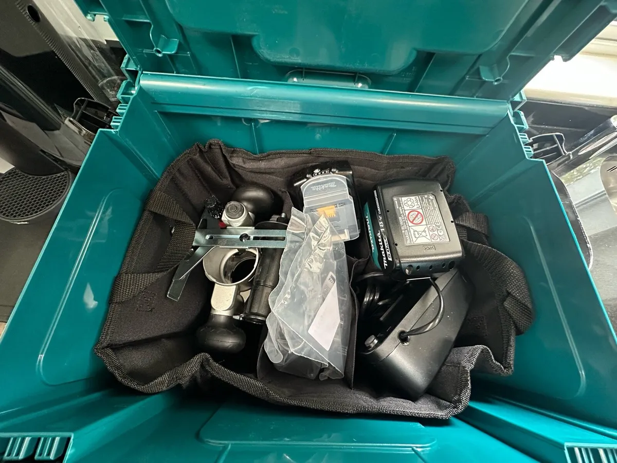 Makita DRT50ZJX9 cordless router brand new - Image 2