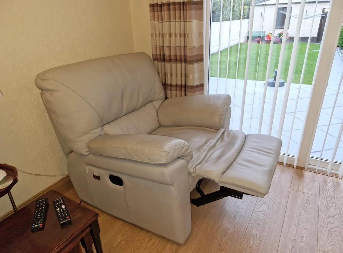 Arm chairs - Image 1