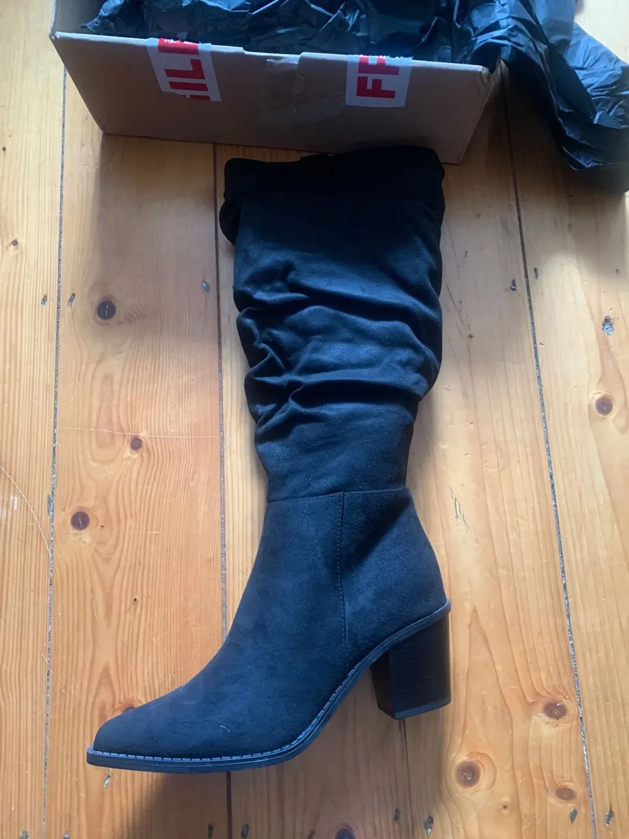 Wide Fit Slouch Black Knee Boots - Image 4