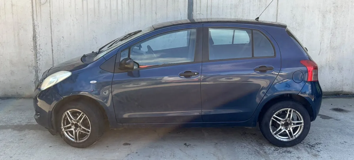 2007 Toyota Yaris for parts - Image 3