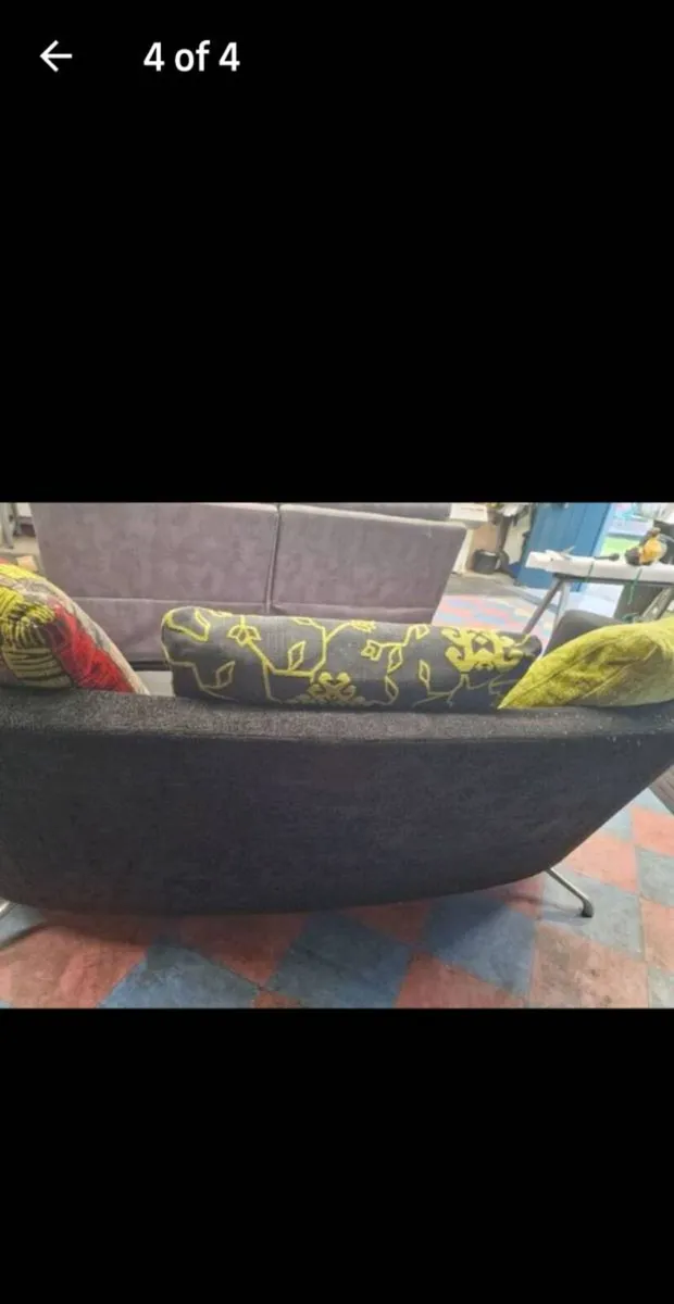 Black velvet sofa - Image 3