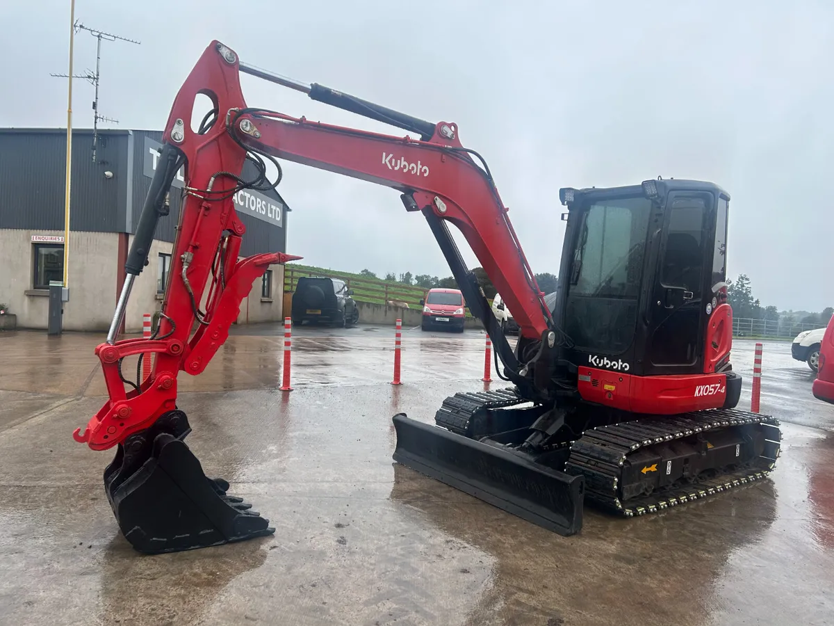 2022 Kubota KX057-4  C/W Rubber Pads & Thumb Grab - Image 4