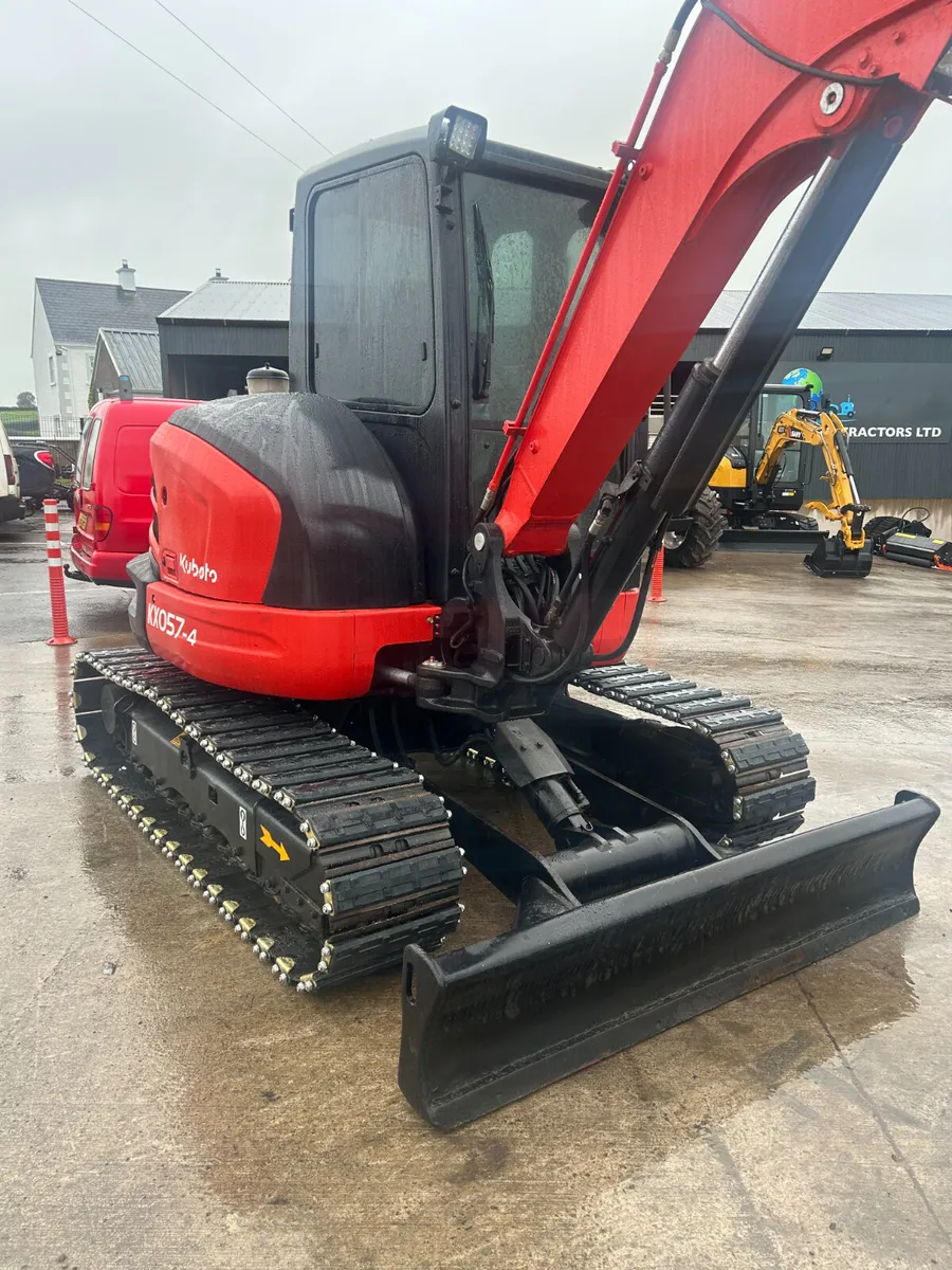 2022 Kubota KX057-4  C/W Rubber Pads & Thumb Grab - Image 3
